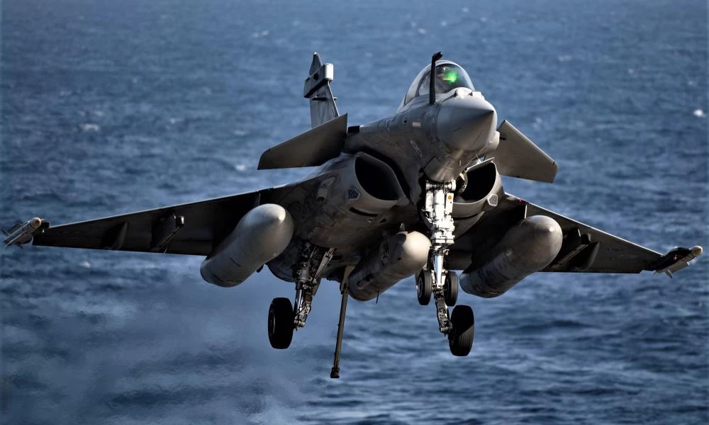 Γαλλικά μαχητικά Rafale πίσω από τις επιδρομές στην Αλ Γουατίγια